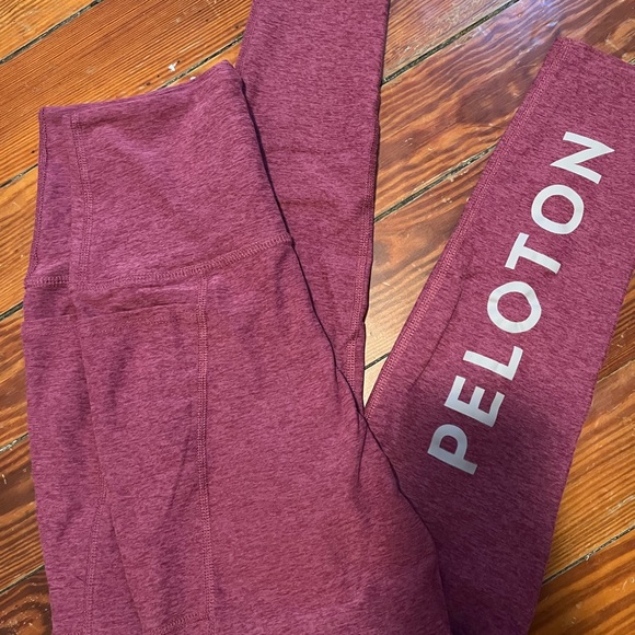 Peloton Beyond Yoga Set - Picture 5 of 5